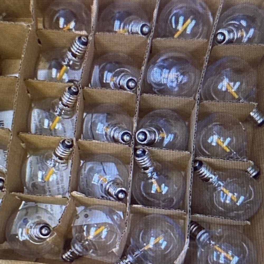 Clear LED Light Bulbs 21 total bulbs g40 120V LED all in excellent condition